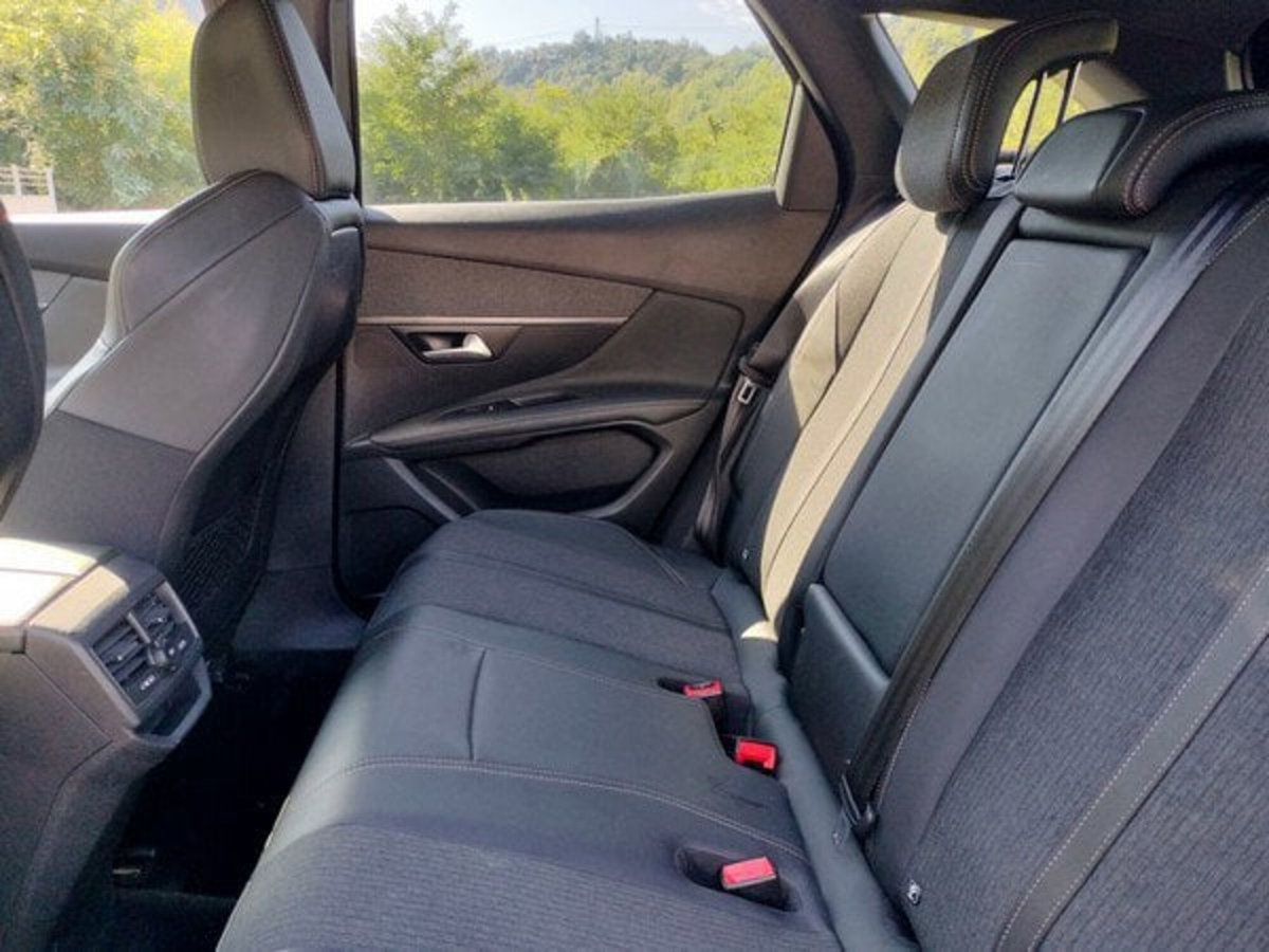 Peugeot 3008 Hybrid4 300 e-EAT8 GT Line (14)