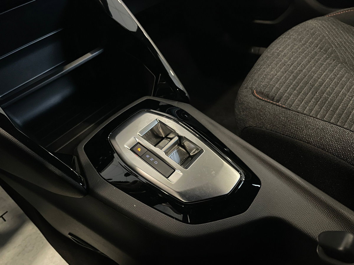 Peugeot 2008 1.2 hybrid Edition 110cv e-dcs6 (14)