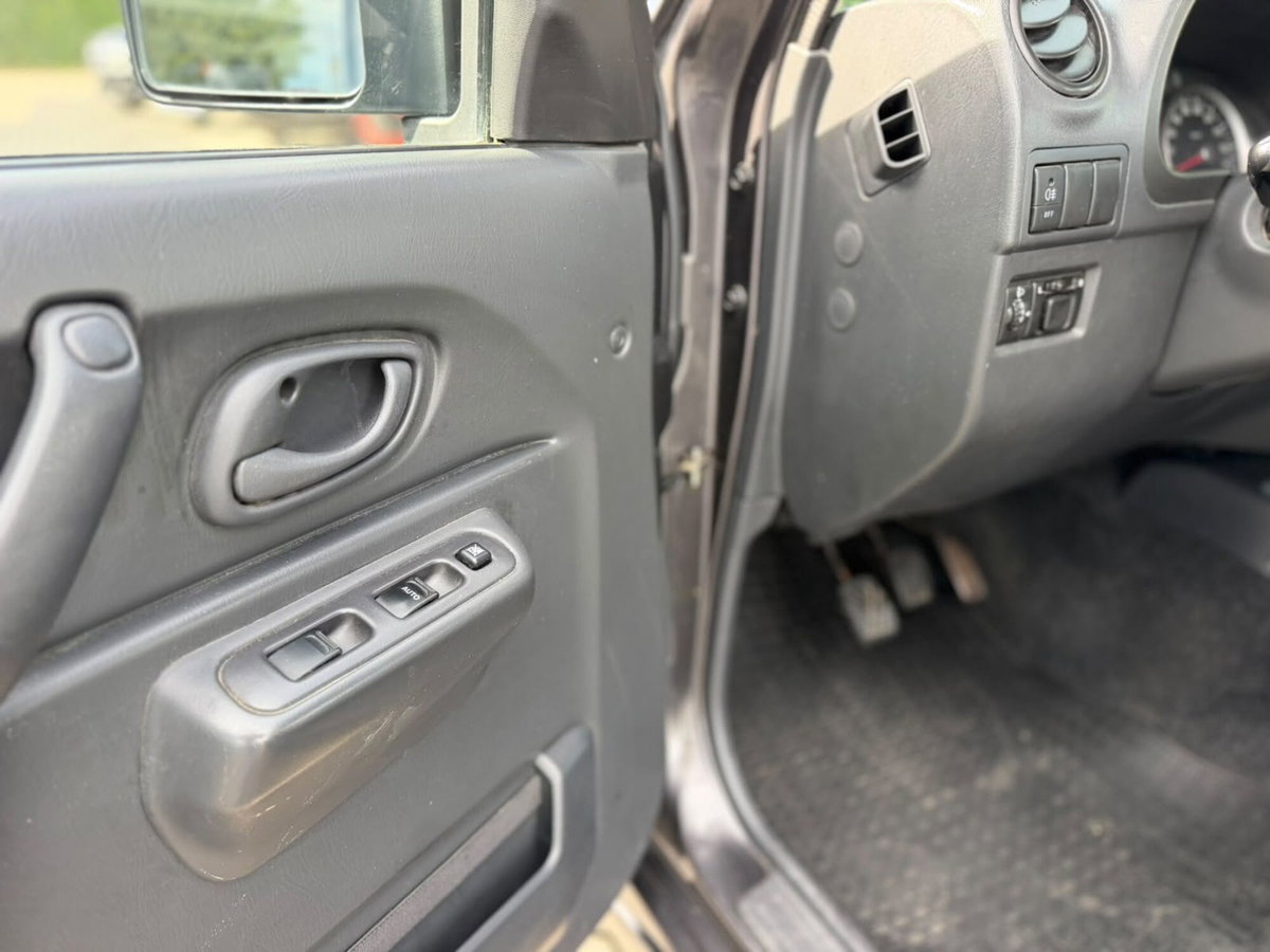 Suzuki Jimny 1.3i 16V cat Cabrio 4WD JLX (13)