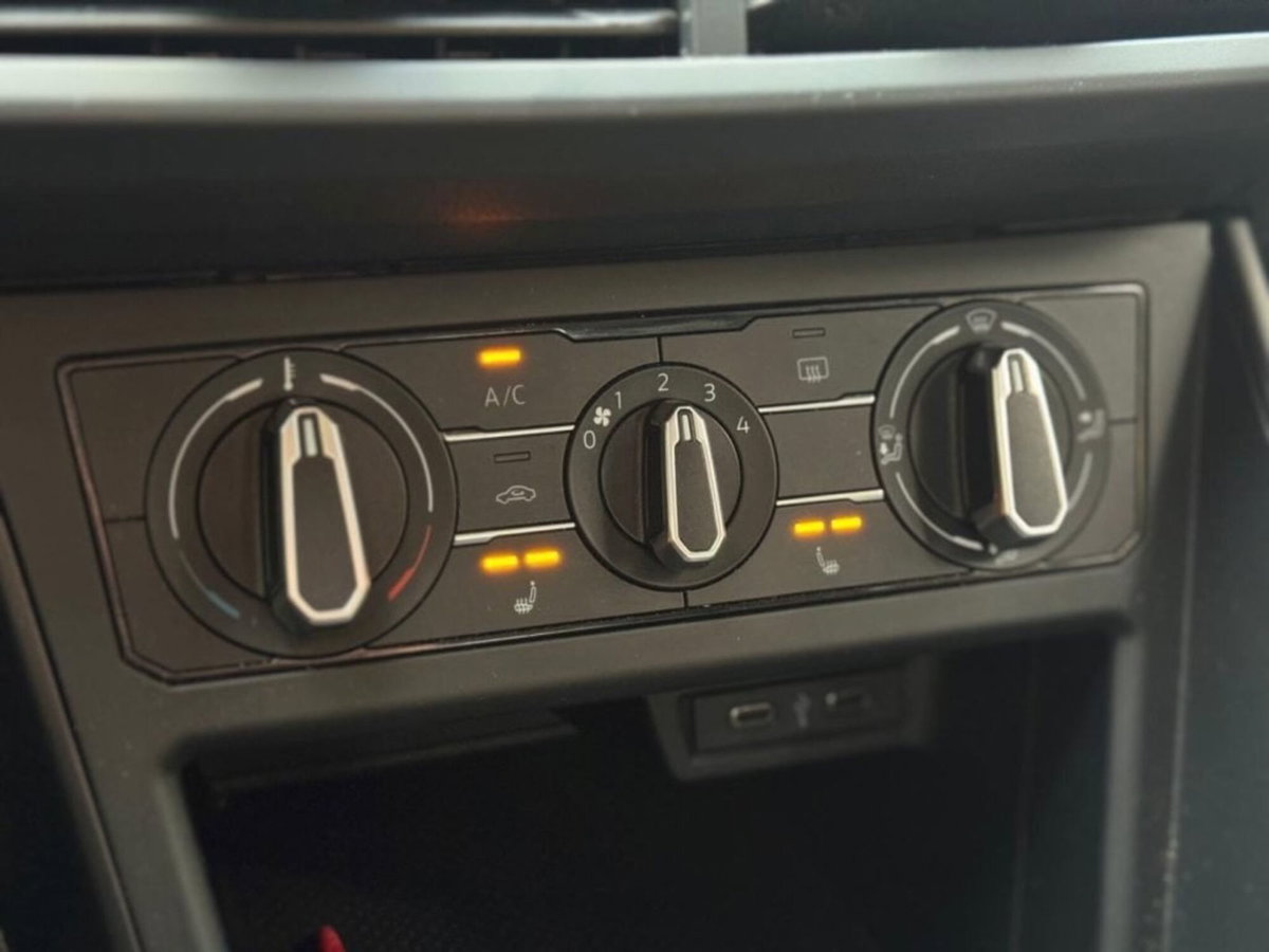 Volkswagen Taigo 1.0 tsi R-Line 95cv (17)