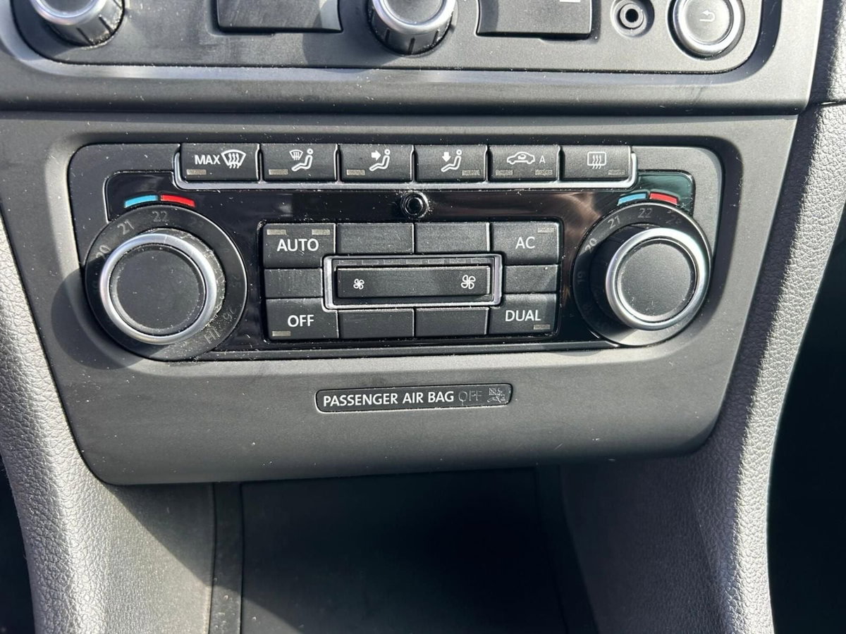 Volkswagen Golf 1.6 TDI DPF 5p. Highline (13)