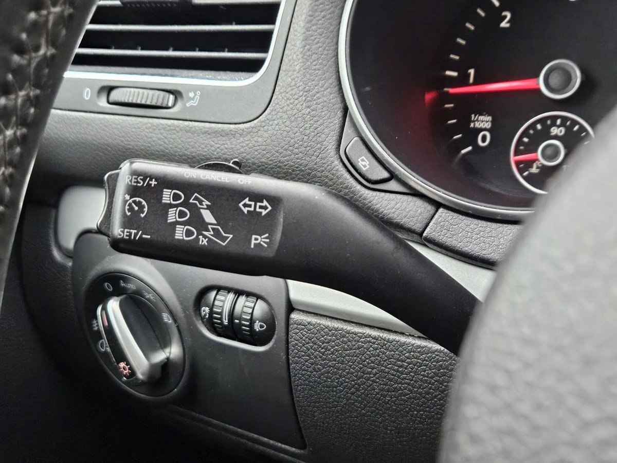 Volkswagen Golf 1.6 TDI DPF 5p. Highline (14)