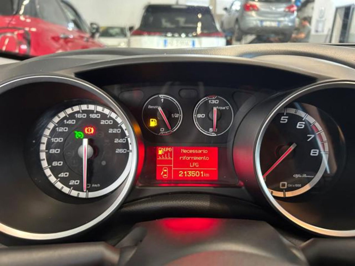 Alfa Romeo Giulietta 1.4 Turbo Distinctive Gpl 120cv (10)