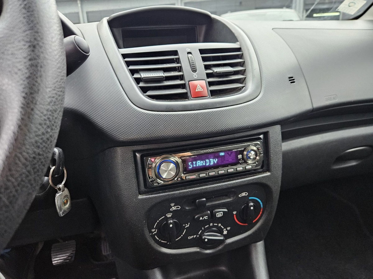 Peugeot 206 60CV 3p. Trendy (11)