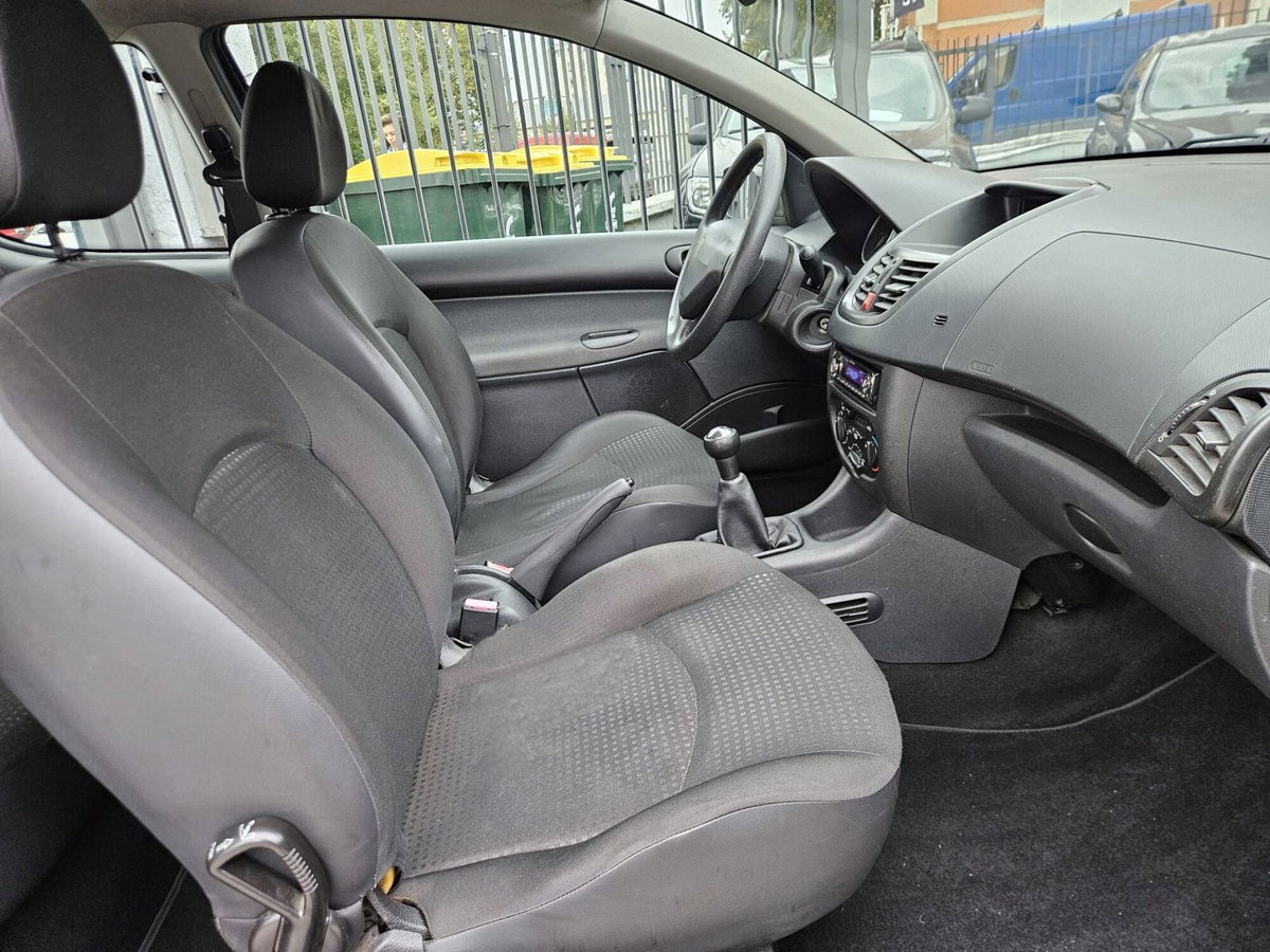 Peugeot 206 60CV 3p. Trendy (9)