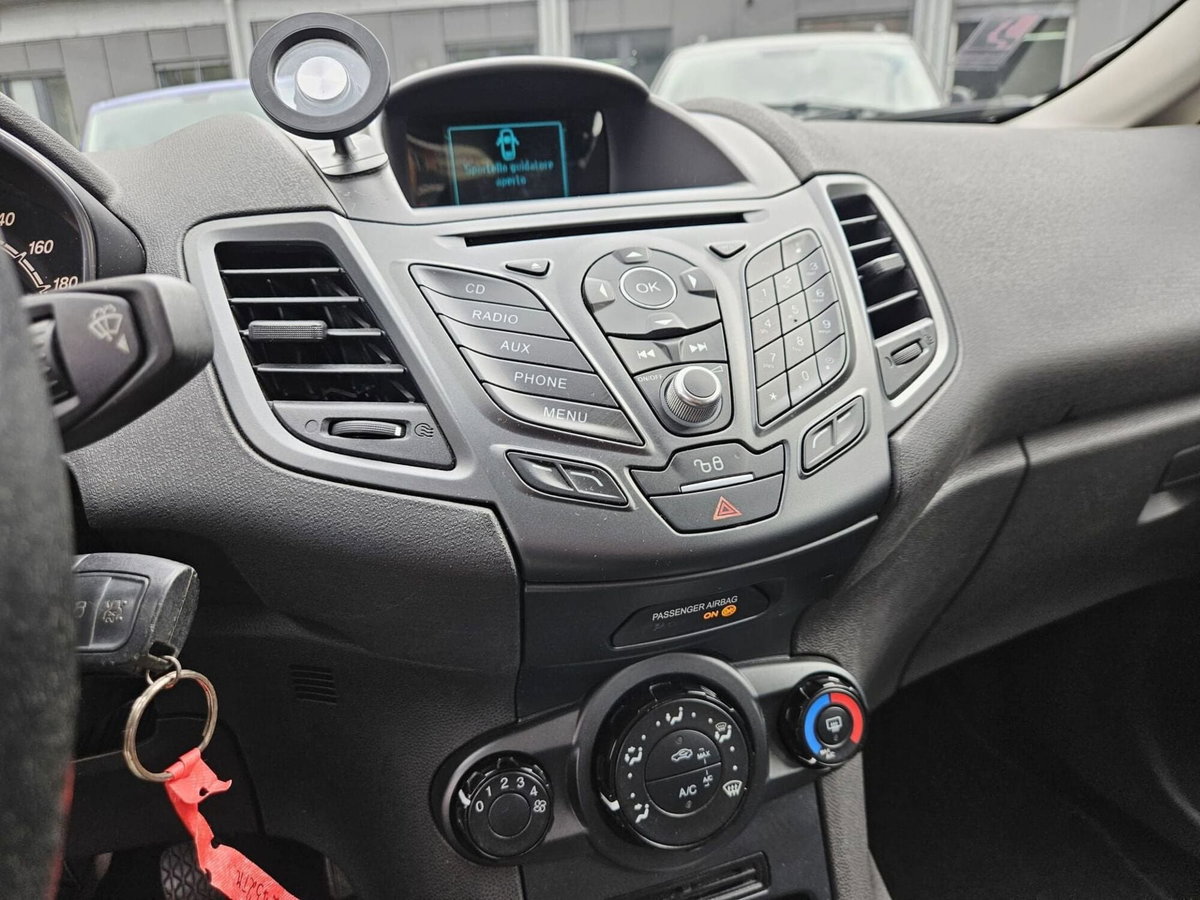 Ford Fiesta 1.0 80CV 5 porte (14)