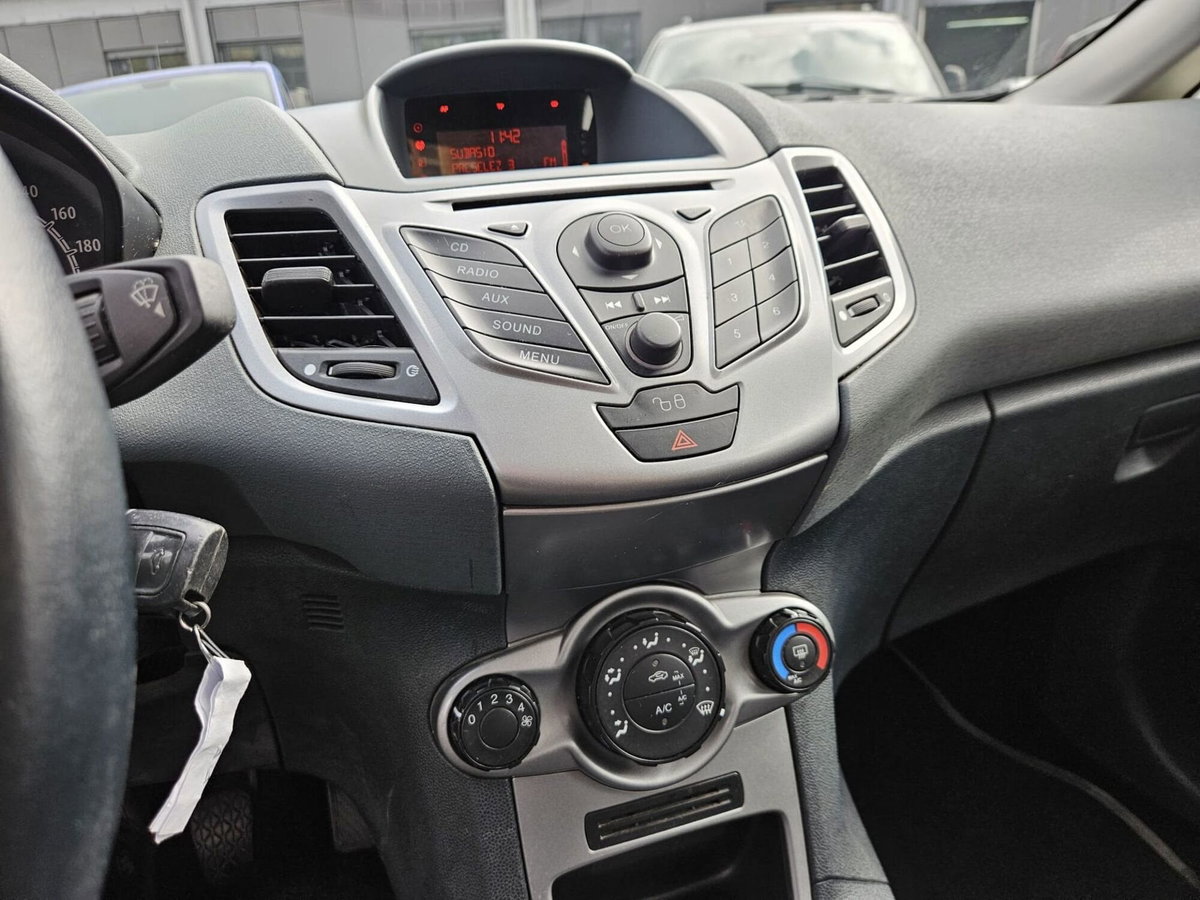Ford Fiesta 1.4 3 porte Bz.- GPL Titanium (12)