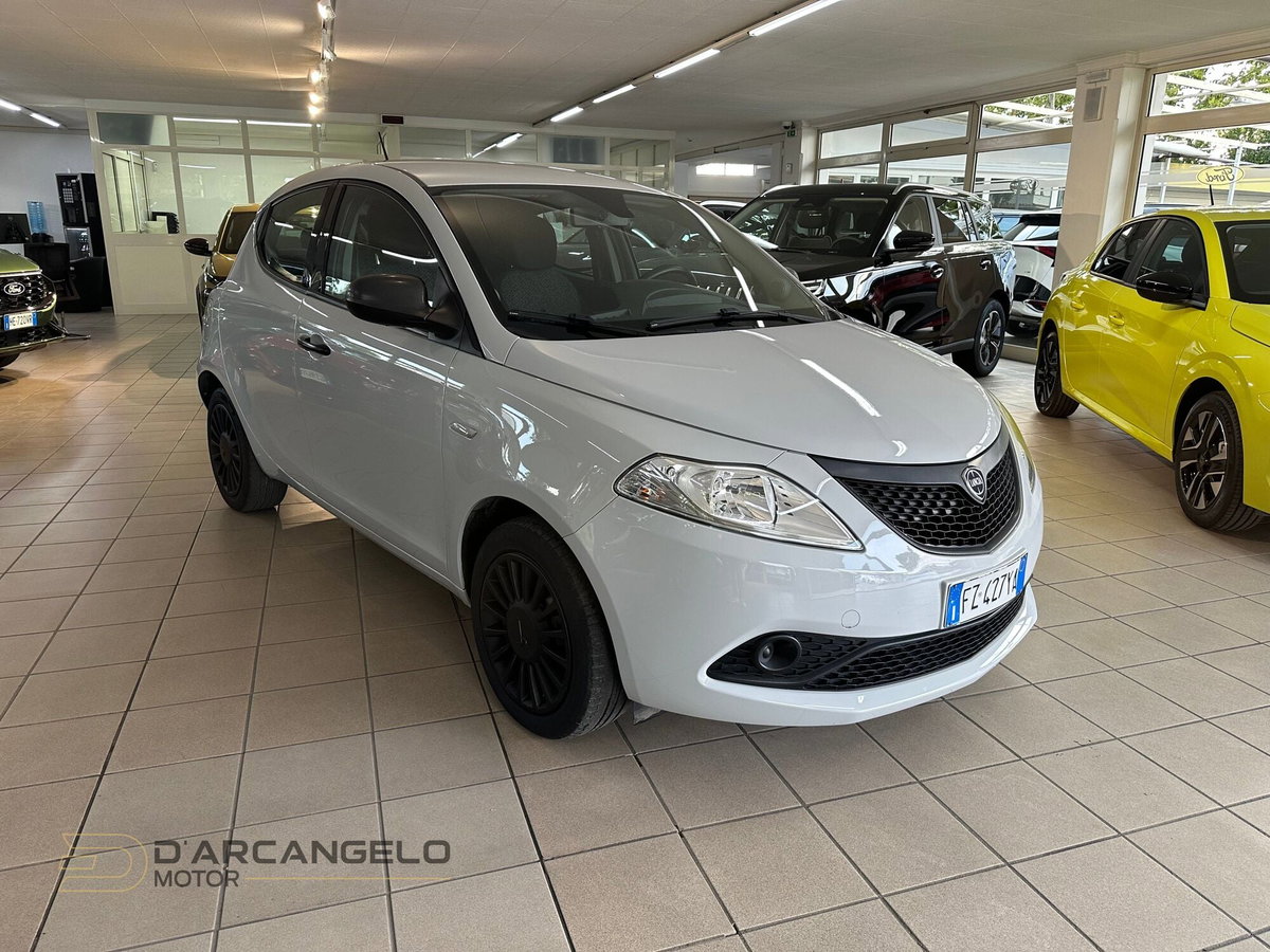 Lancia Ypsilon 1.2 69 CV 5 porte GPL Ecochic Silver (3)