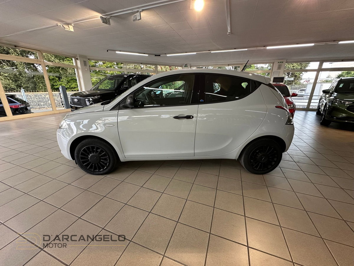 Lancia Ypsilon 1.2 69 CV 5 porte GPL Ecochic Silver (8)