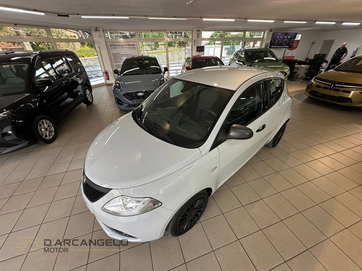 Lancia Ypsilon 1.2 69 CV 5 porte GPL Ecochic Silver (9)