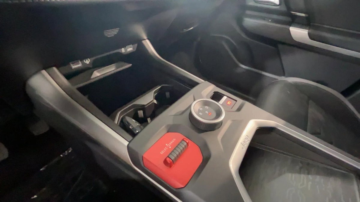 Jeep Compass 1.2 turbo e-hybrid mhev First Edition fwd 145cv edct6 (16)