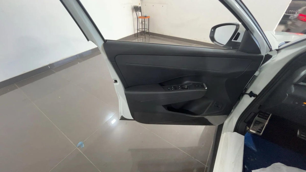 Volkswagen T-Roc 1.5 etsi R-Line 150cv dsg (14)