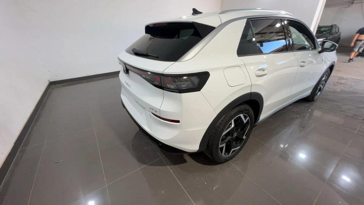 Volkswagen T-Roc 1.5 etsi R-Line 150cv dsg (5)