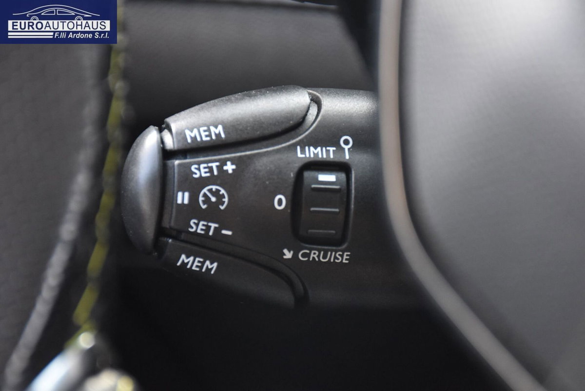 Peugeot 2008 PureTech 130 S&S EAT8 GT Line (13)