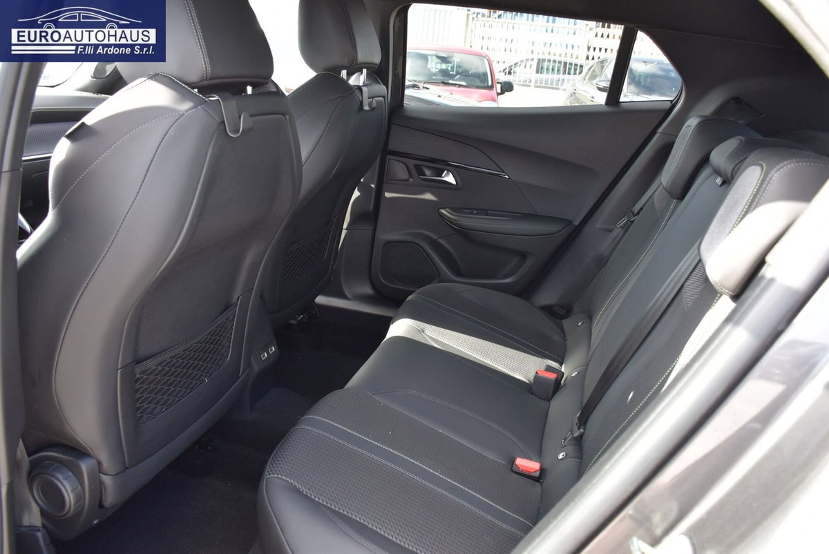 Peugeot 2008 PureTech 130 S&S EAT8 GT Line (15)