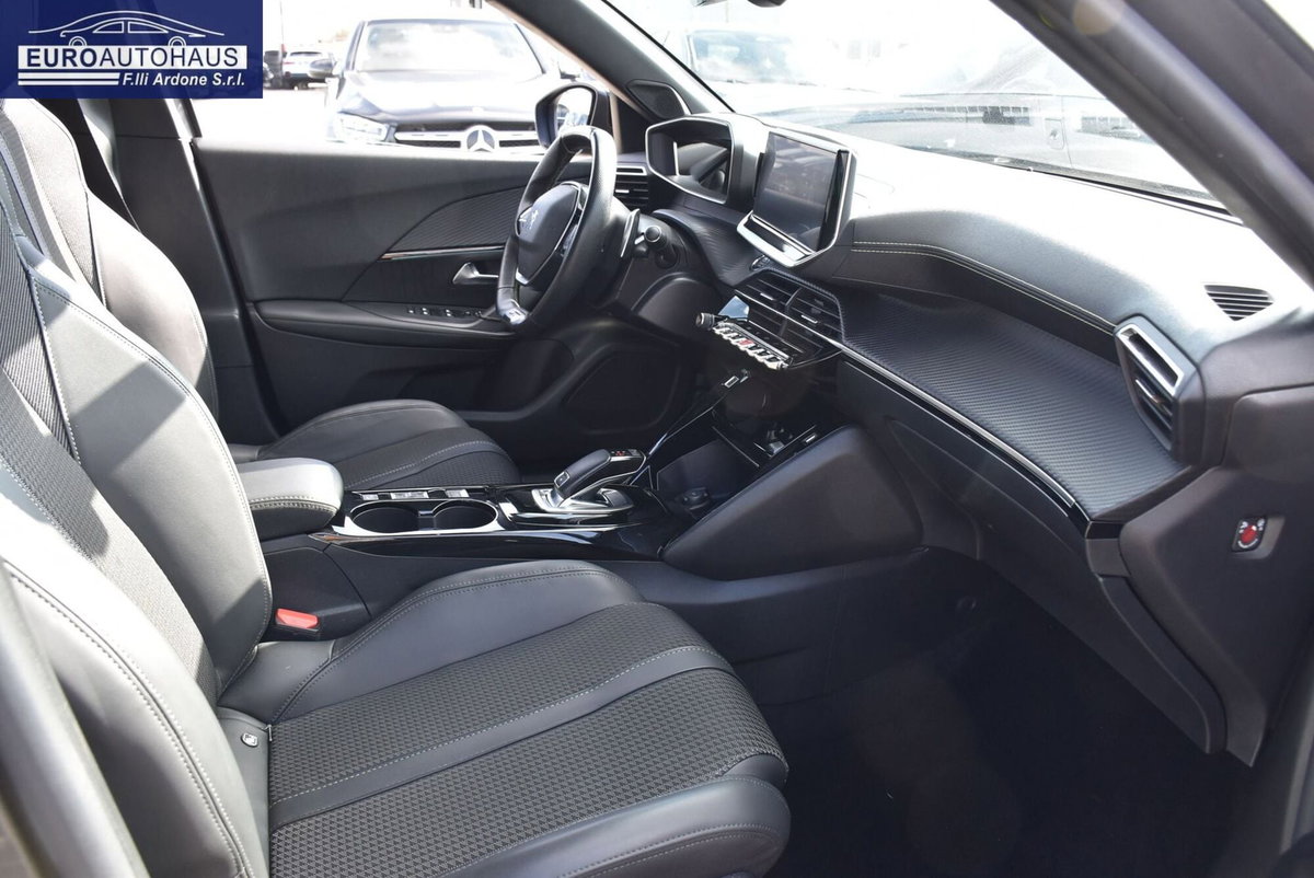Peugeot 2008 PureTech 130 S&S EAT8 GT Line (18)