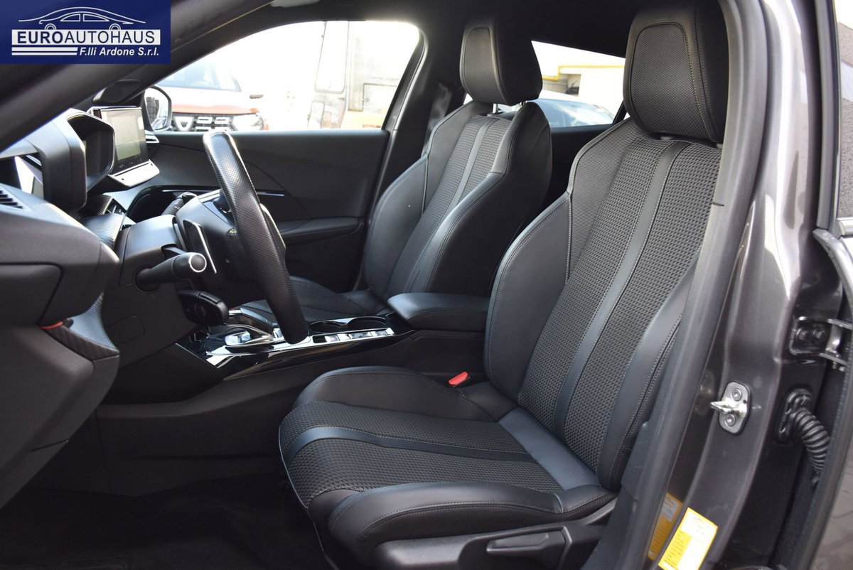 Peugeot 2008 PureTech 130 S&S EAT8 GT Line (6)