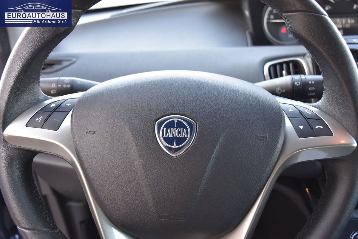 Lancia Ypsilon 1.0 FireFly 5 porte S&S Hybrid Ecochic Gold (10)