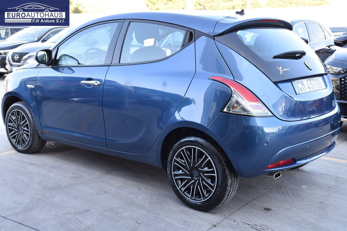 Lancia Ypsilon 1.0 FireFly 5 porte S&S Hybrid Ecochic Gold (6)
