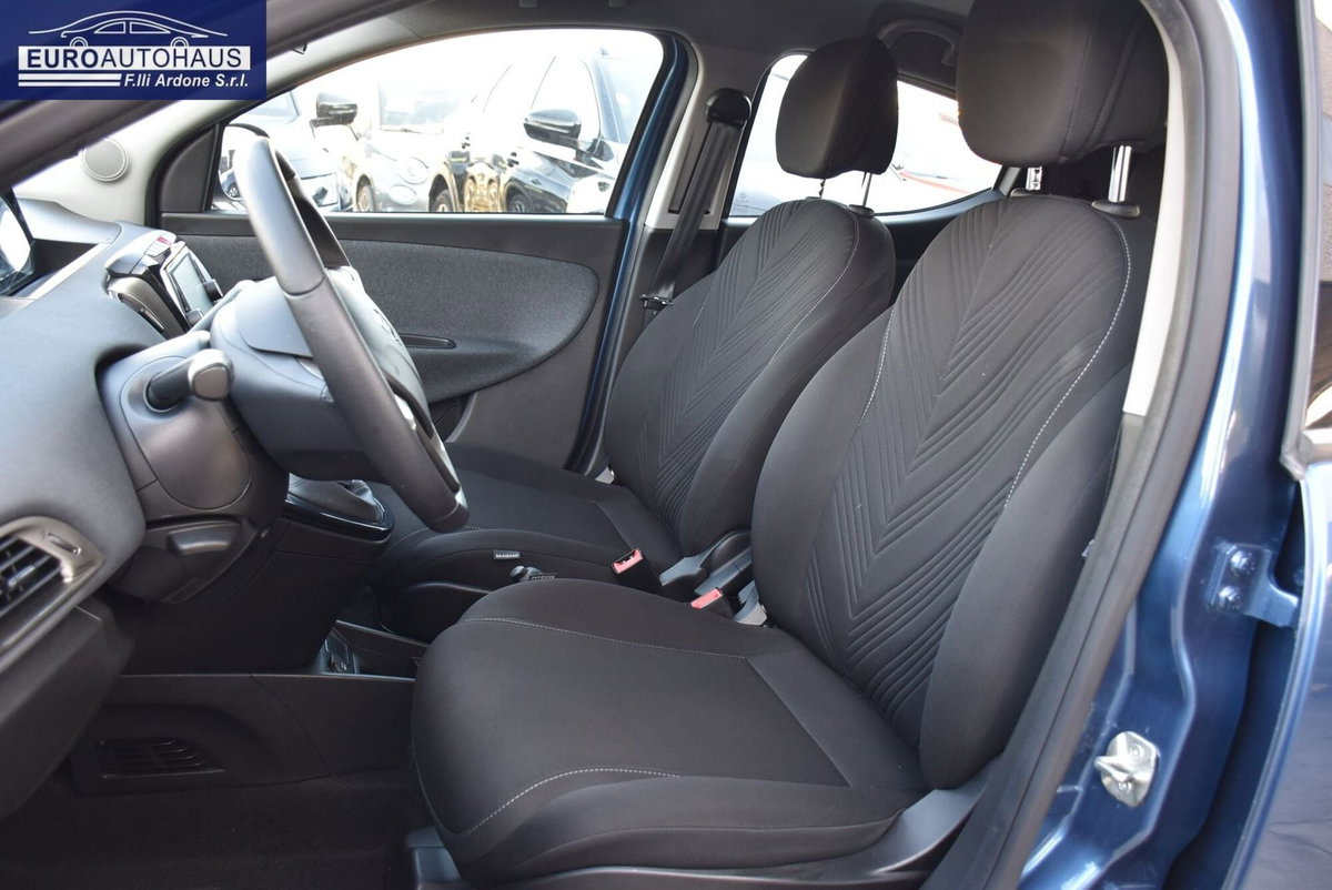 Lancia Ypsilon 1.0 FireFly 5 porte S&S Hybrid Ecochic Gold (8)