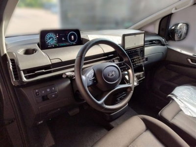 Hyundai Staria 1.6 hev 2wd auto (11)