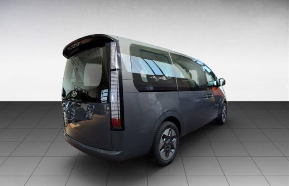 Hyundai Staria 1.6 hev 2wd auto (4)