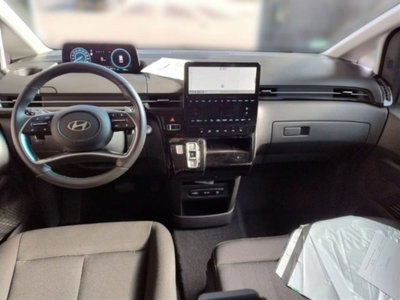 Hyundai Staria 1.6 hev 2wd auto (8)