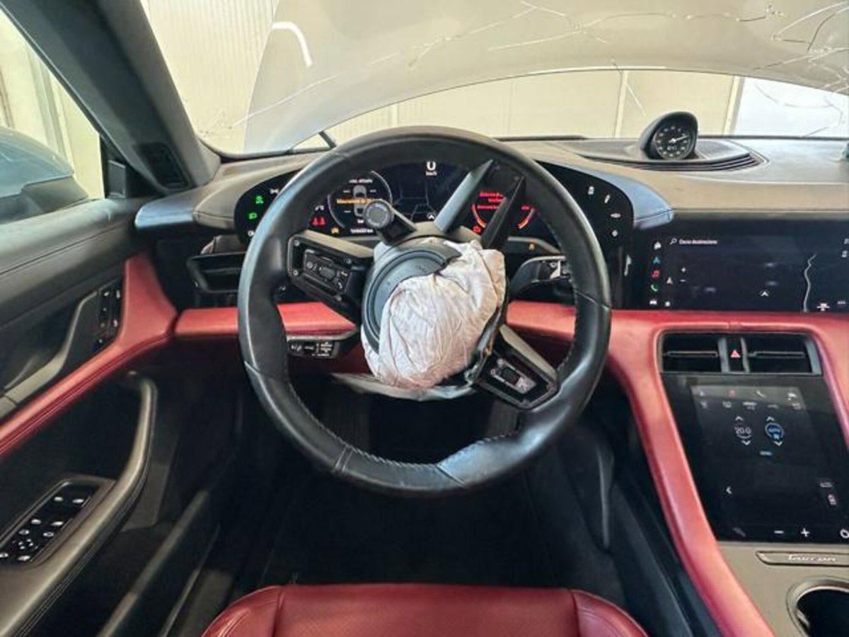 Porsche Taycan 4S Performance (16)