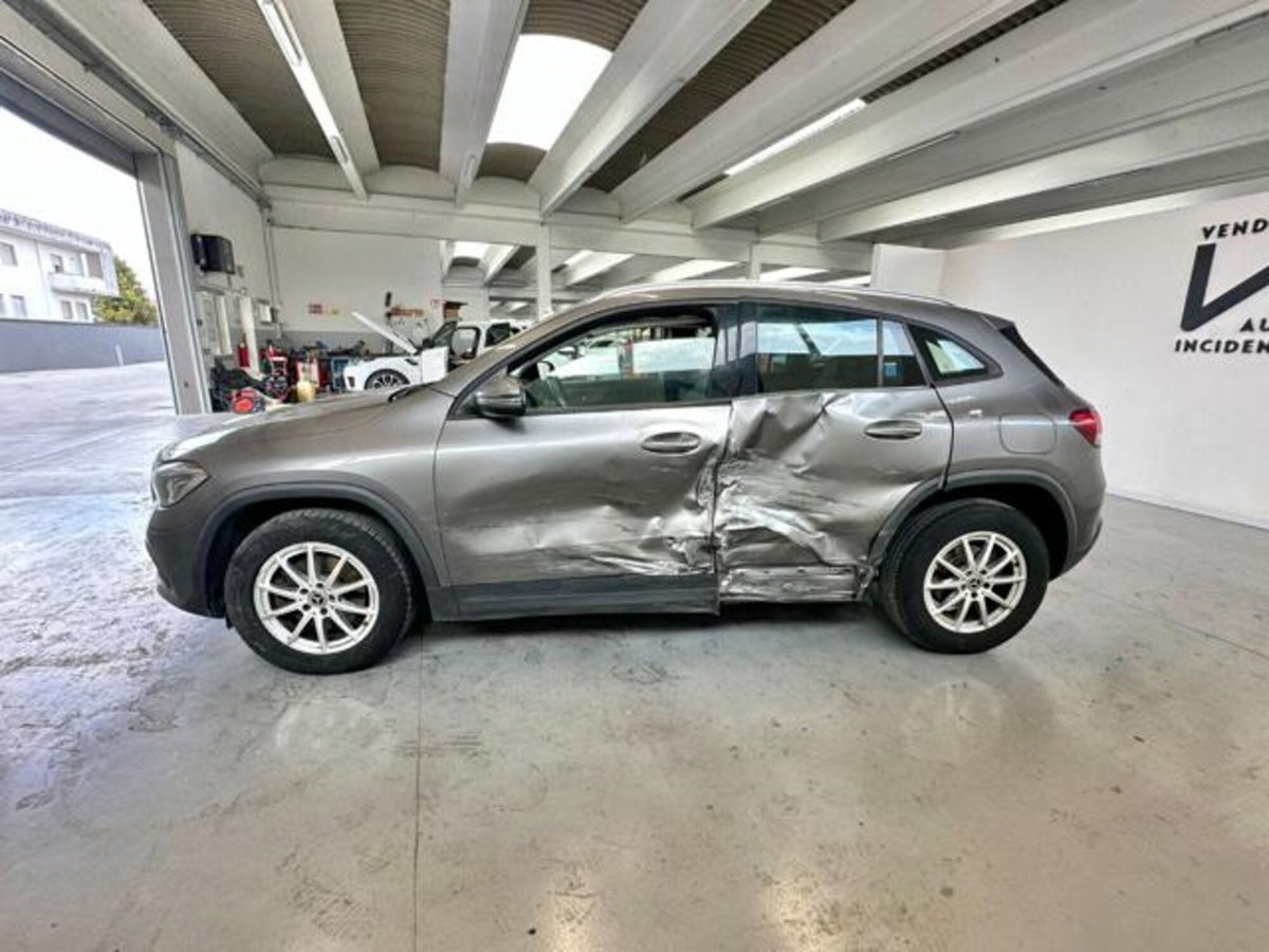 Mercedes-Benz GLA SUV 180 d Business Extra auto (4)