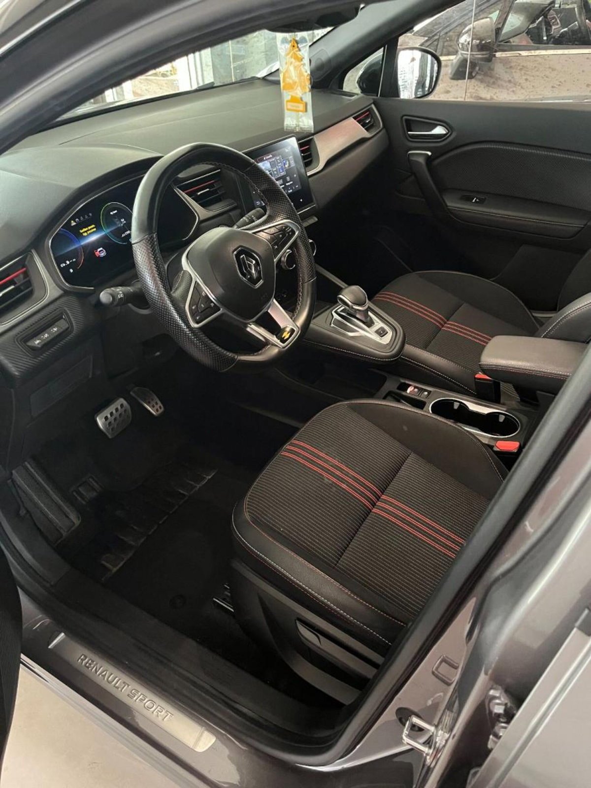 Renault Captur Full Hybrid E-Tech 145 CV RS Line (6)