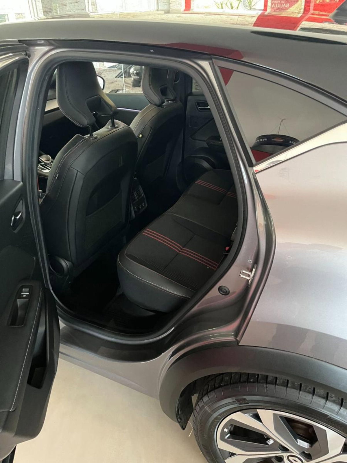 Renault Captur Full Hybrid E-Tech 145 CV RS Line (9)