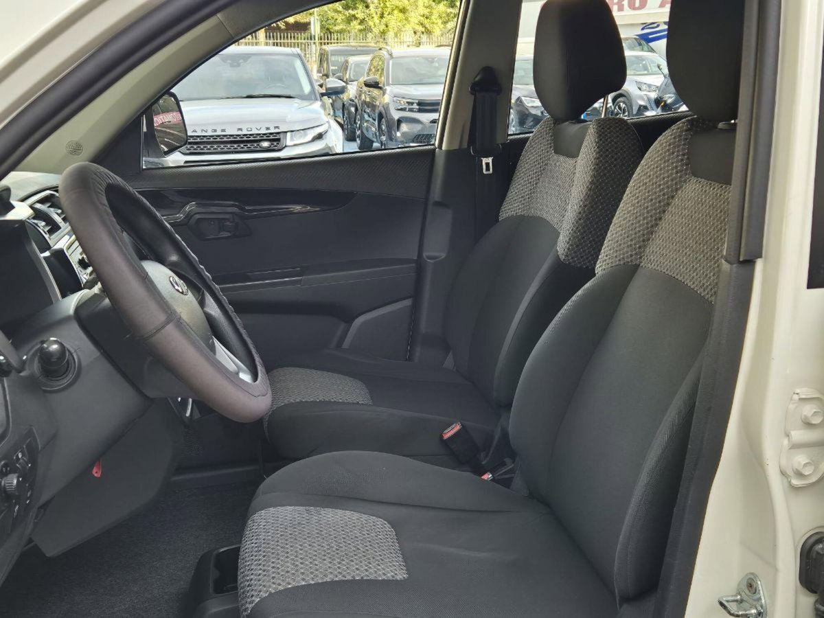 Mahindra KUV100 KUV100 1.2 VVT K8 (11)