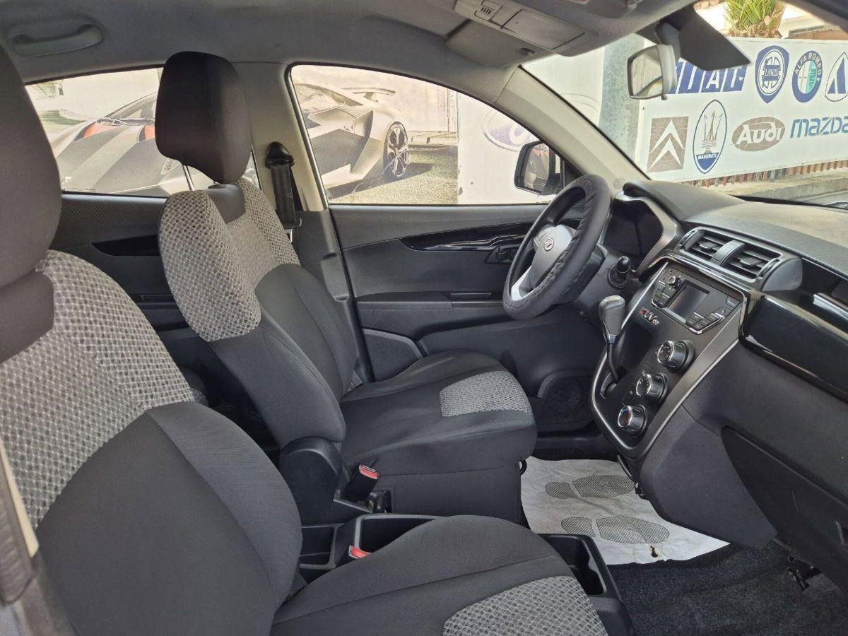Mahindra KUV100 KUV100 1.2 VVT K8 (2)