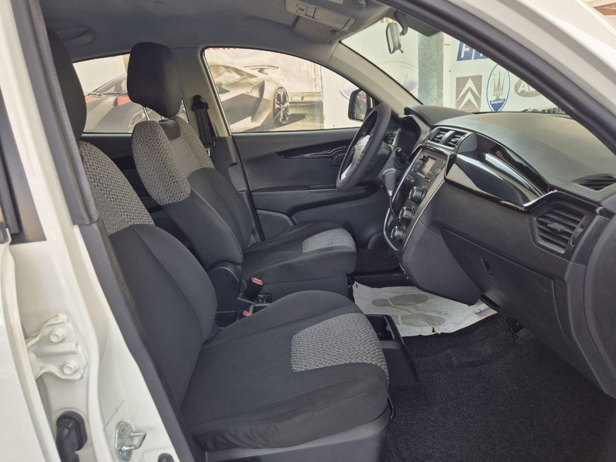 Mahindra KUV100 KUV100 1.2 VVT K8 (4)