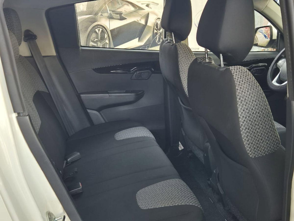 Mahindra KUV100 KUV100 1.2 VVT K8 (9)