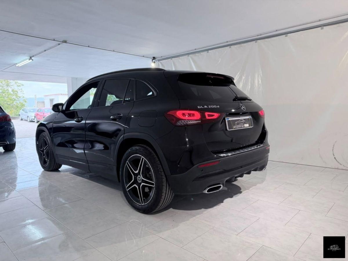 Mercedes-Benz GLA SUV 200 d Automatic Premium (4)