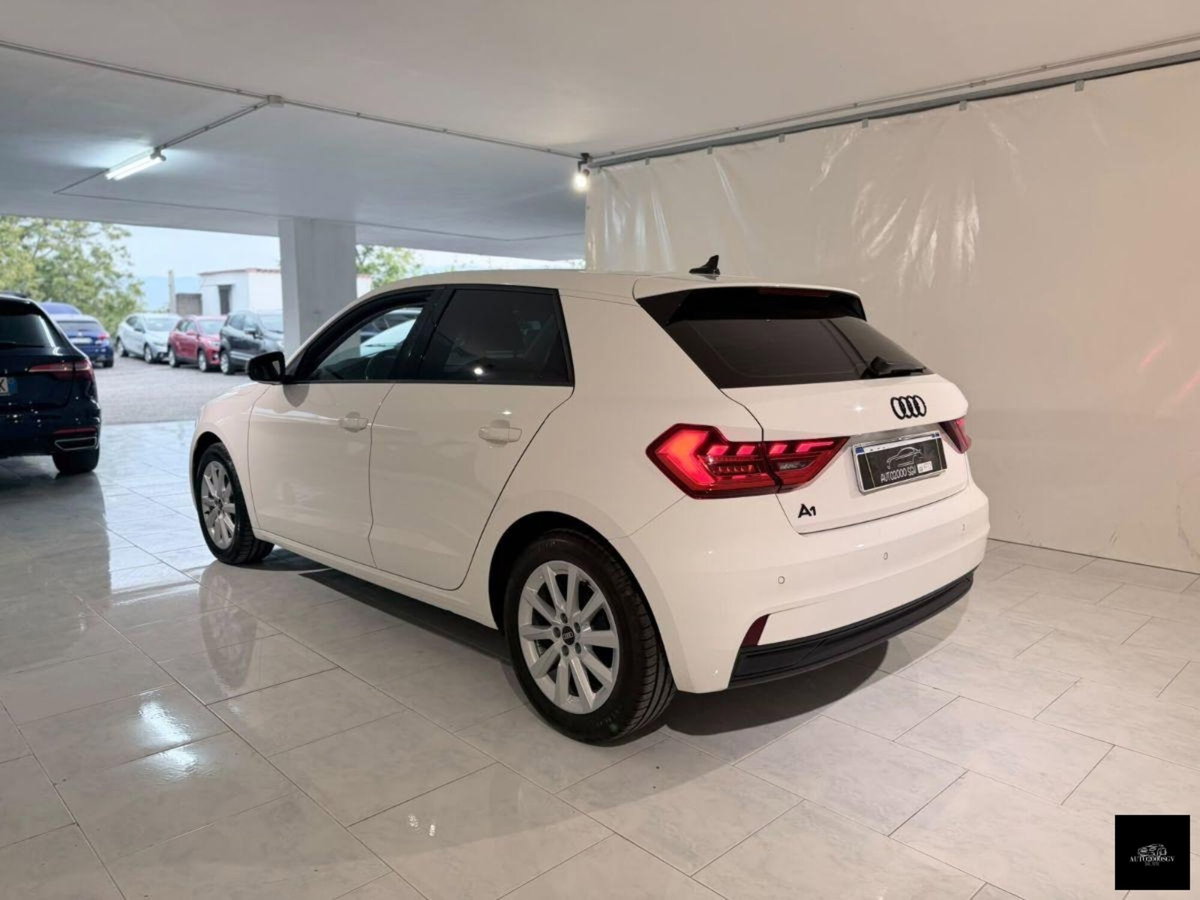 Audi A1 Sportback 30 TFSI Identity Black (14)