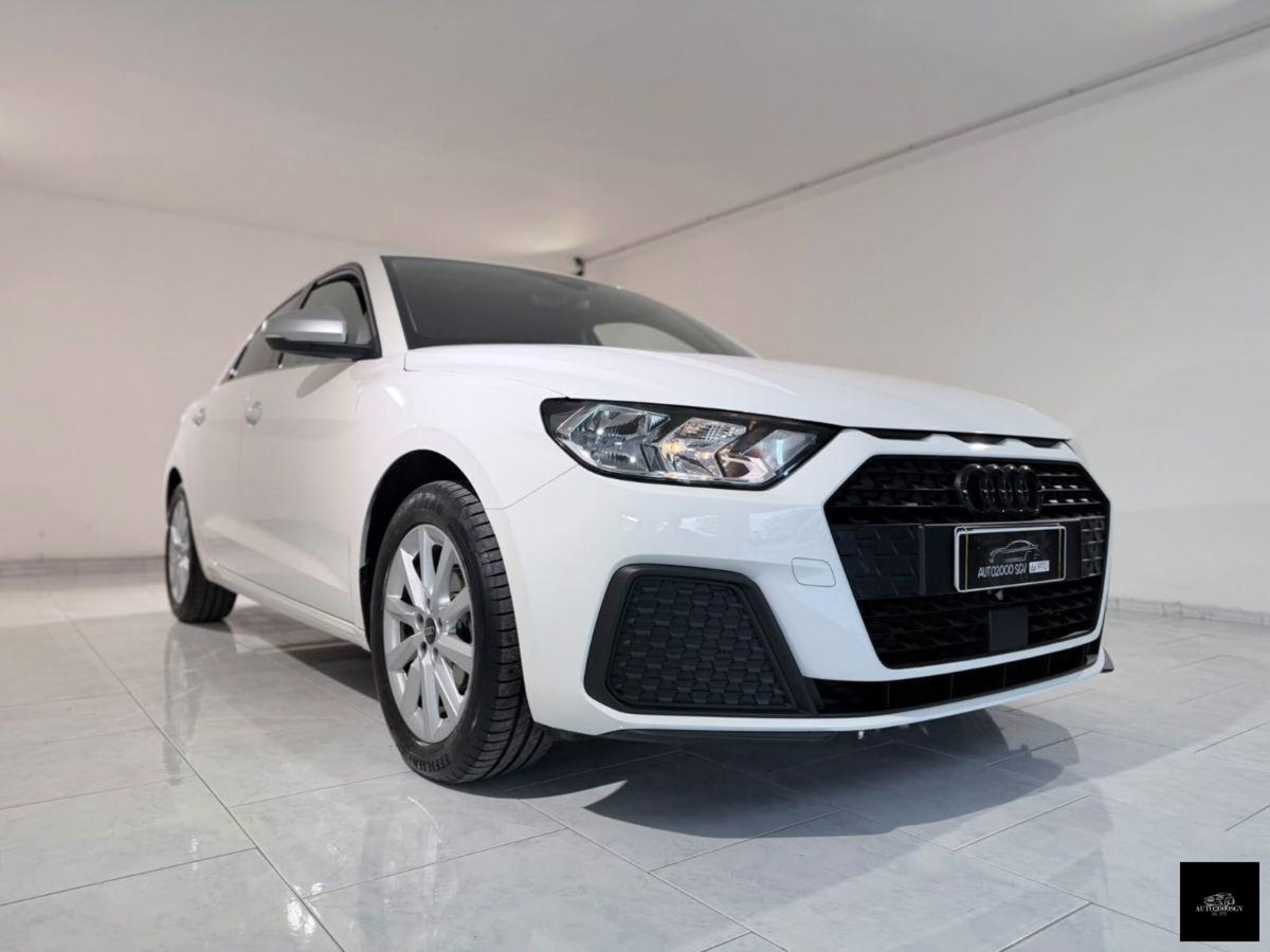Audi A1 Sportback 30 TFSI Identity Black (2)