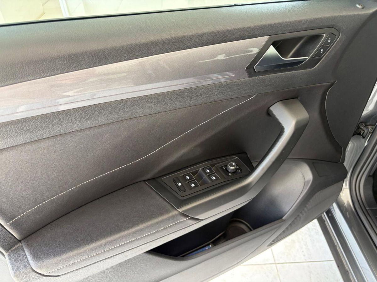 Volkswagen T-Roc 1.0 TSI Style (8)