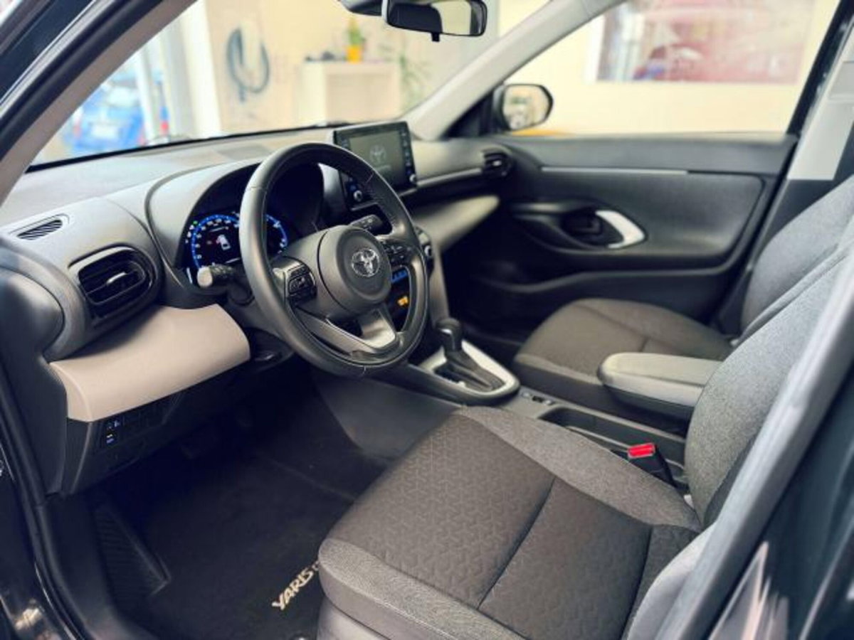 Toyota Yaris Cross 1.5h GR Sport Black Sky fwd 116cv e-cvt (7)