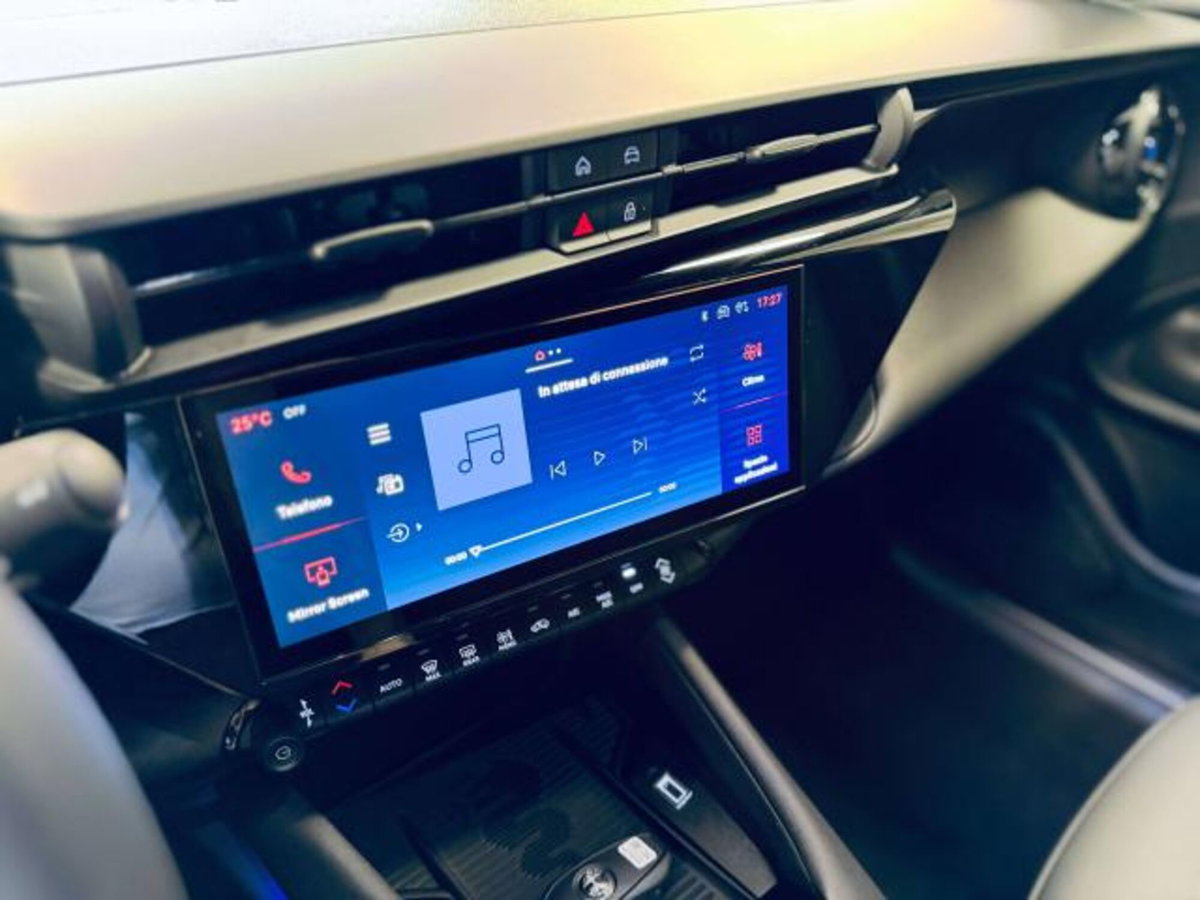 Alfa Romeo Junior 1.2 ibrida Speciale 145cv edct6 (20)