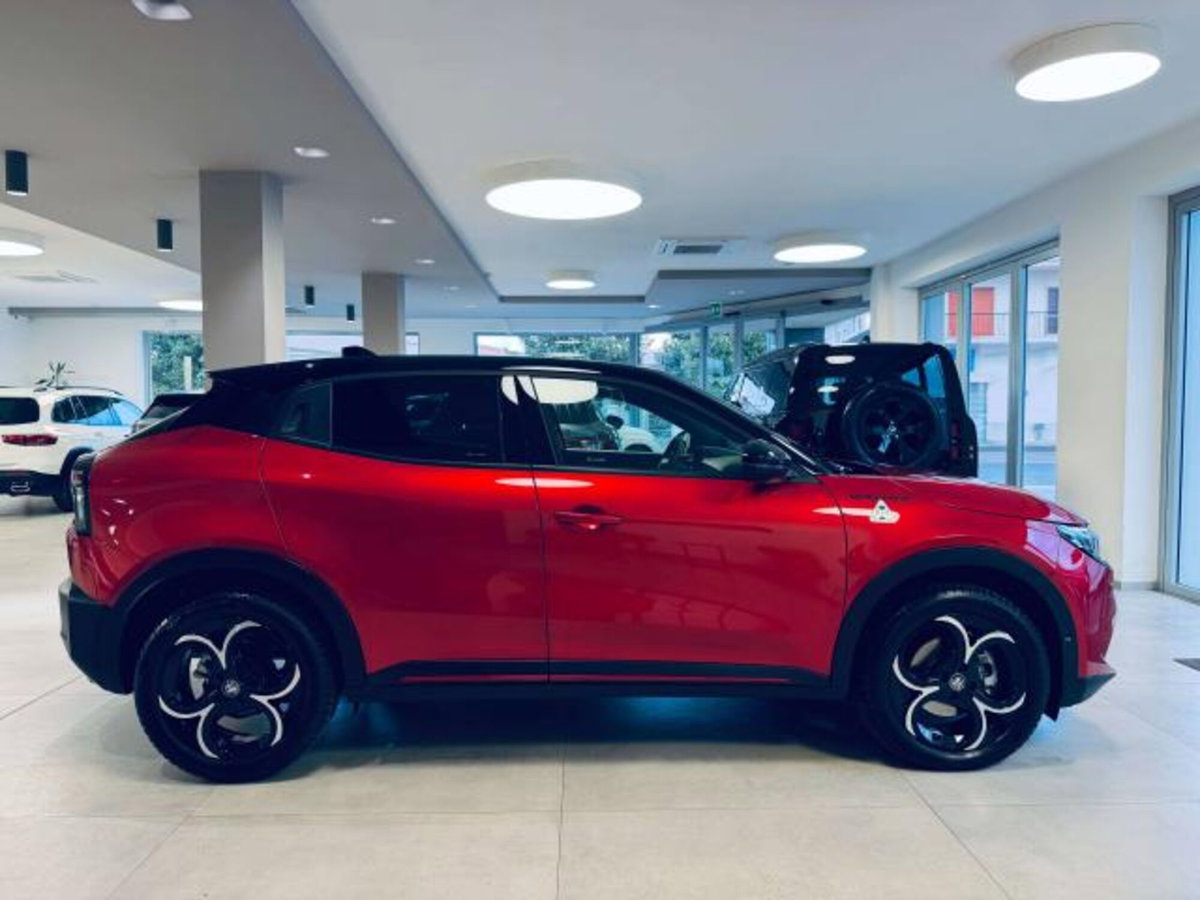 Alfa Romeo Junior 1.2 ibrida Speciale 145cv edct6 (4)
