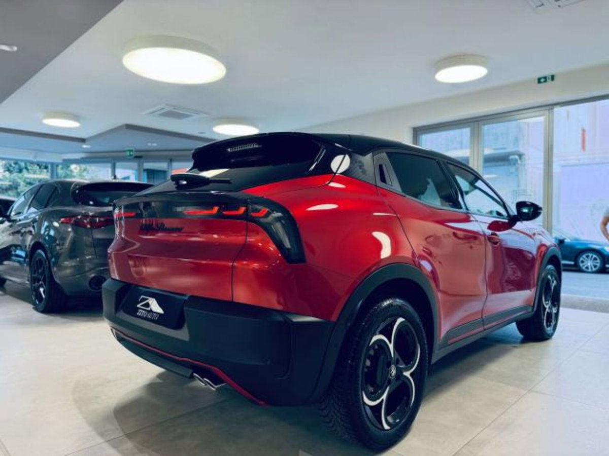 Alfa Romeo Junior 1.2 ibrida Speciale 145cv edct6 (5)