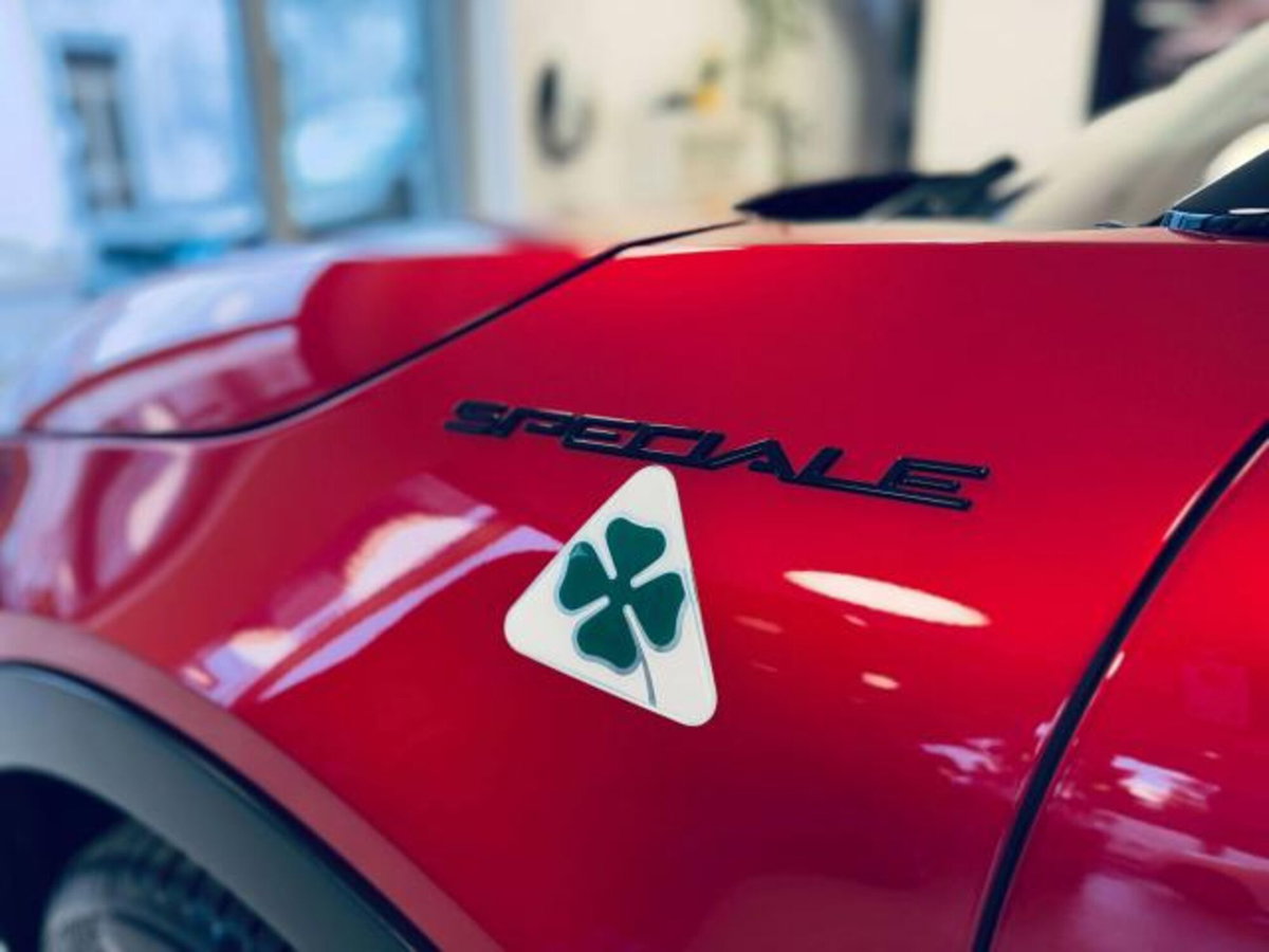 Alfa Romeo Junior 1.2 ibrida Speciale 145cv edct6 (9)
