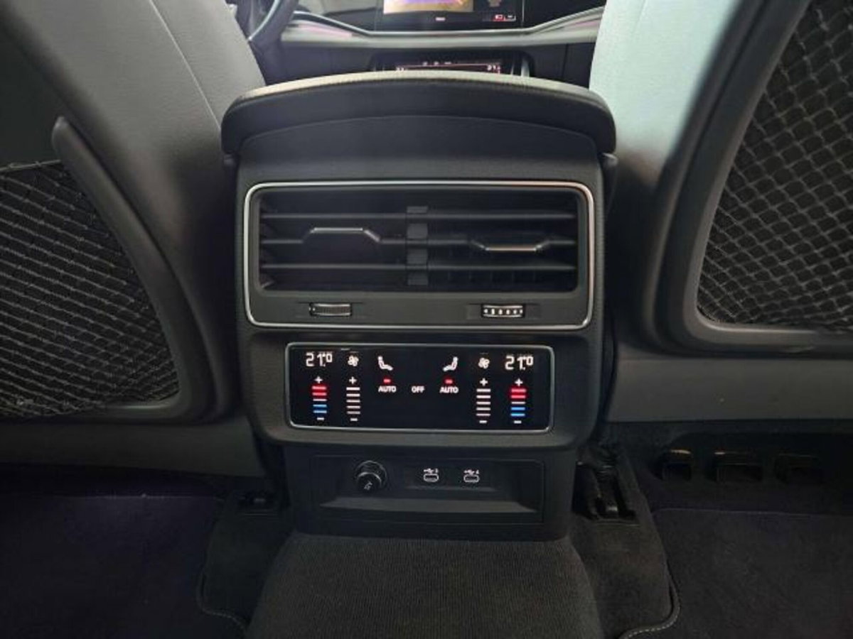 Audi SQ8 4.0 tfsi sport attitude quattro tiptronic (12)