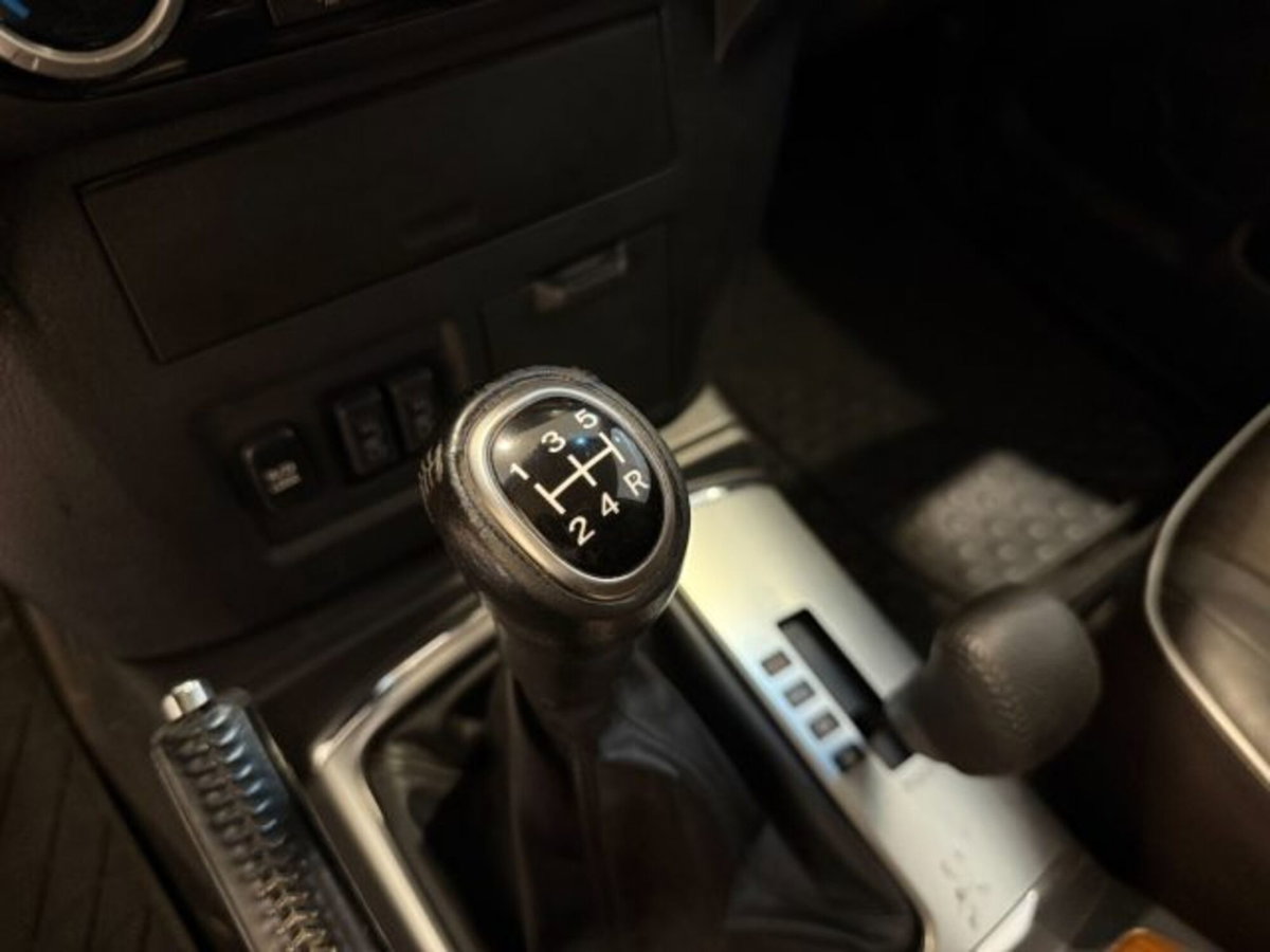 Mitsubishi Pajero 3.2 DI-D 16V 3p. Intense DPF (12)