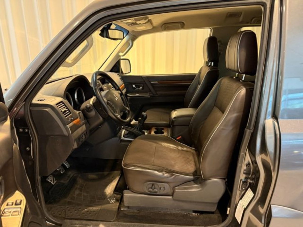 Mitsubishi Pajero 3.2 DI-D 16V 3p. Intense DPF (3)