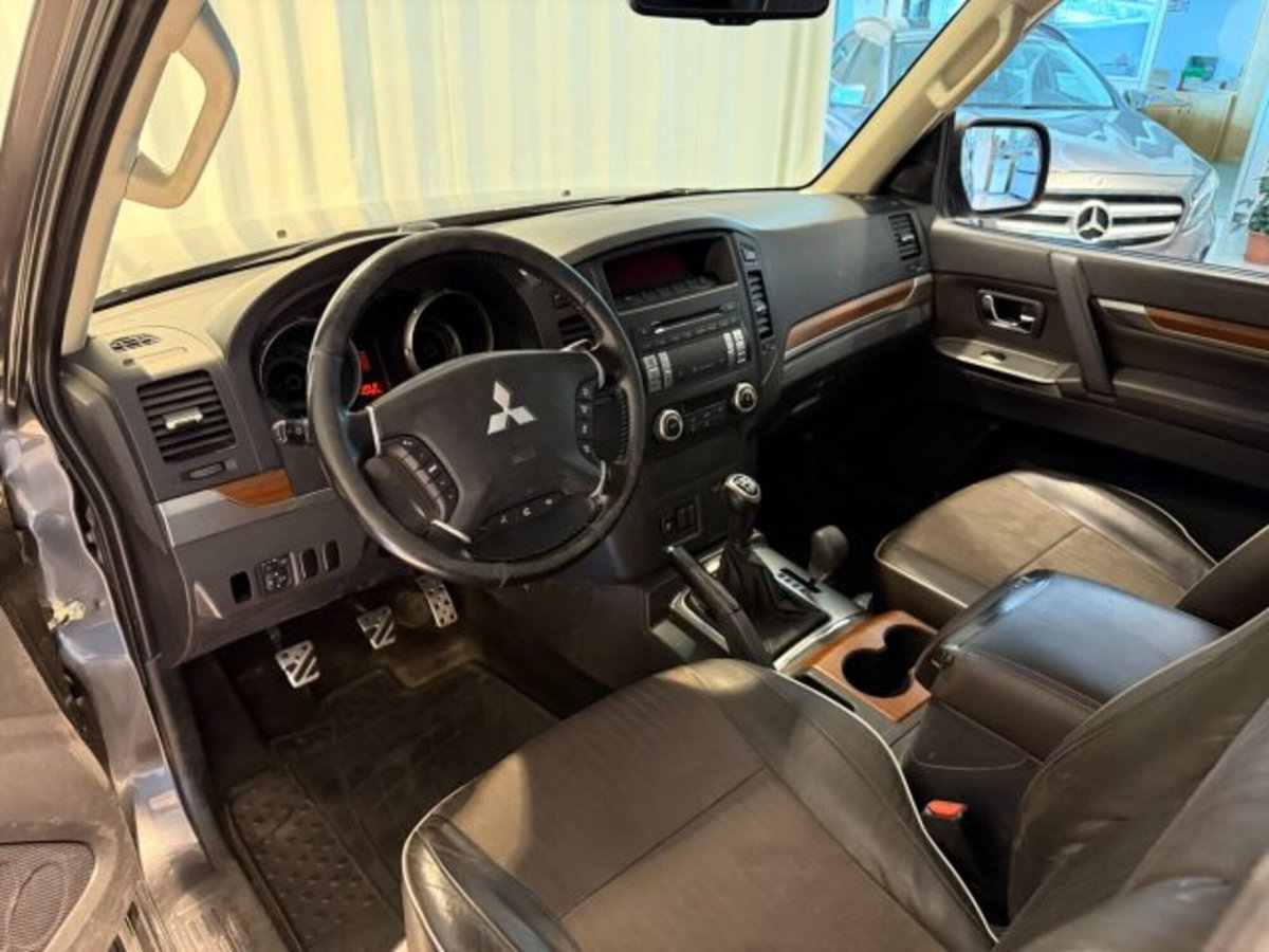 Mitsubishi Pajero 3.2 DI-D 16V 3p. Intense DPF (6)
