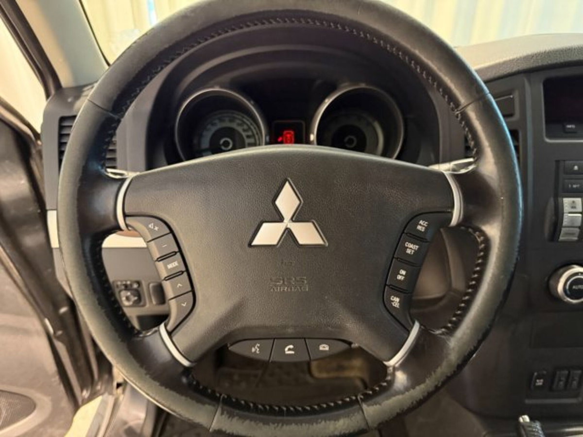 Mitsubishi Pajero 3.2 DI-D 16V 3p. Intense DPF (9)