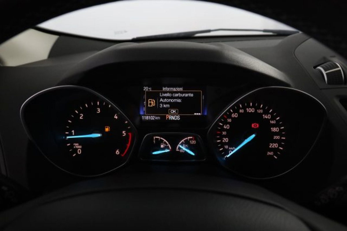 Ford Kuga 1.5 TDCI 120 CV S&S 2WD Powershift Titanium Business (7)